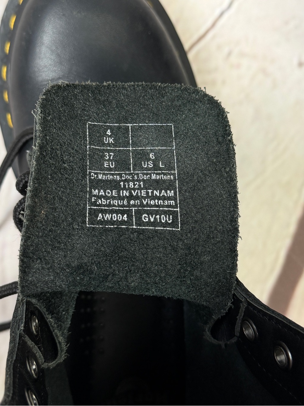 DR. MARTENS 11821 Air Wair black leather combat boots with yellow stitching sz 6 - Picture 5 of 12